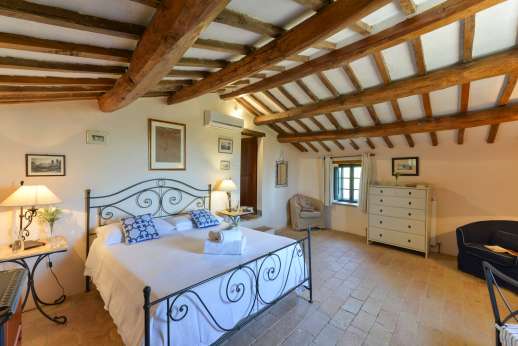Val Ferrone - First floor double bedroom.