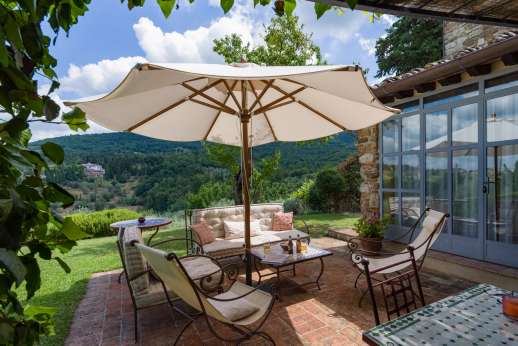 La Sobole - Yellow Wing shaded seating area by the pergola