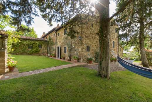 La Sobole - Both the main house and the guest house are surrounded by a well-kept garden