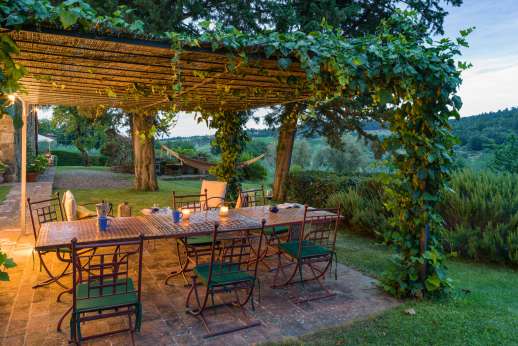 La Sobole - Orange dining area