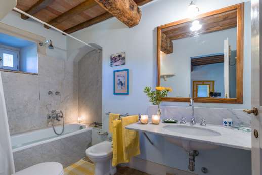 La Sobole - Blue wing double bedroom ensuite