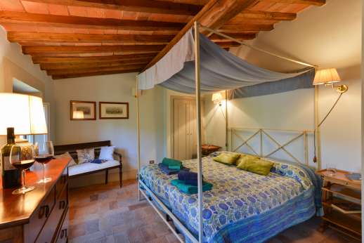 La Sobole - Blue wing double bedroom with shared bathroom