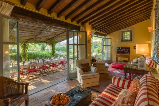La Sobole - Yellow wing sitting room through to shaded dining