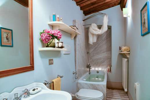 La Sobole - Blue wing double bedroom with shared bathroom