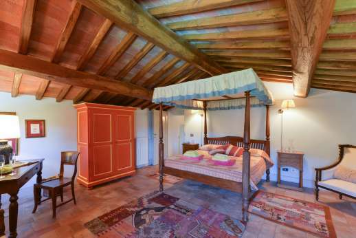 La Sobole - Blue wing double bedroom with shared bathroom