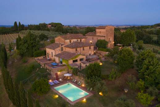 Santa Dieci (x 6 people) with Staff & Cook