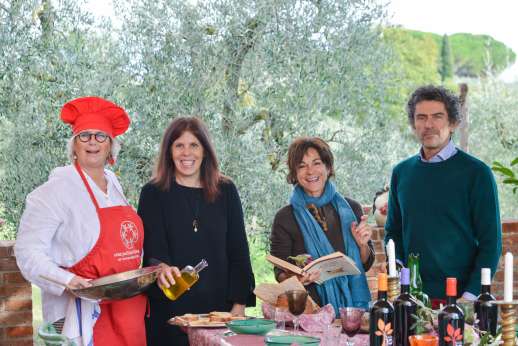 Santa Dieci (x 10 people) with Staff & Cook