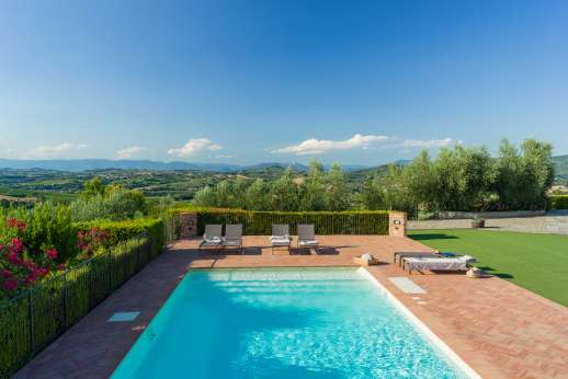 Villa Le Botti - Paved pool with all the amenities