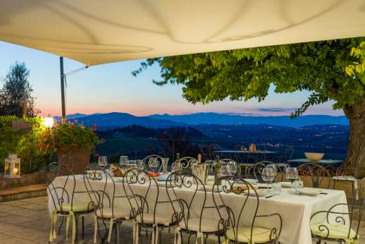 Villa Le Botti - Dining in the evening
