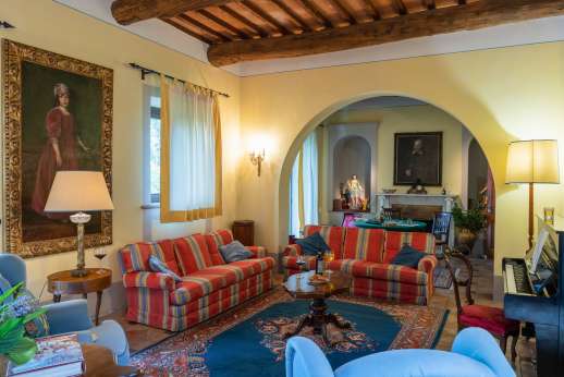 Palazzo Cheto - Originally a 13th Century monastery, it has undergone sophisticated and tasteful restoration