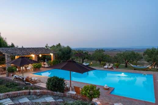 Palazzo Cheto - Pool area lit to be enjoyed in the evening