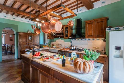 Palazzo Cheto - Main house large well equipped kitchen with working fireplace and wood oven