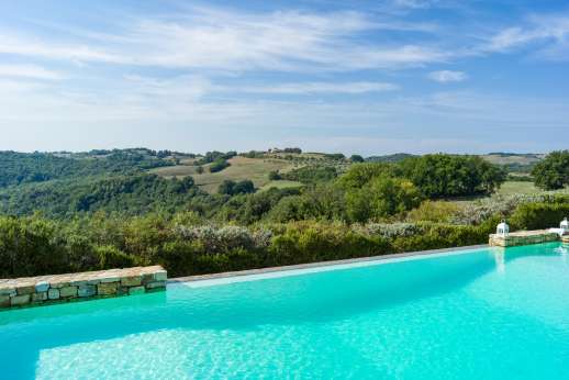 Belsguardo - A few steps down lead to the stone-clad private, heated, infinity swimming pool