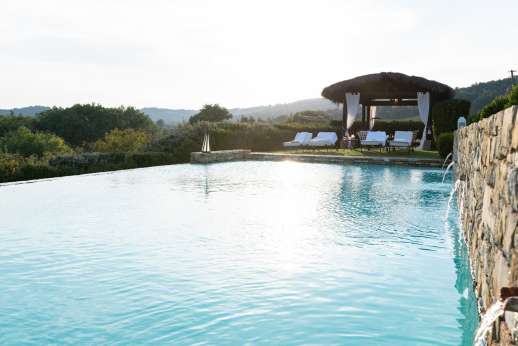 Belsguardo - Facing west, the pool area is bathed in sunlight all day.