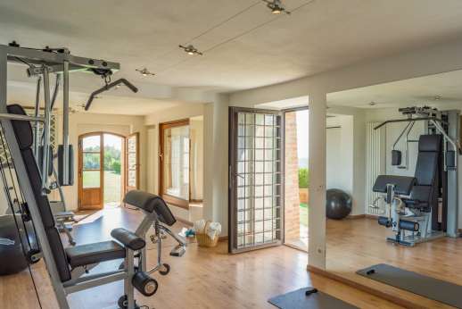 Belsguardo - Pool house ground floor bright fully equipped gym