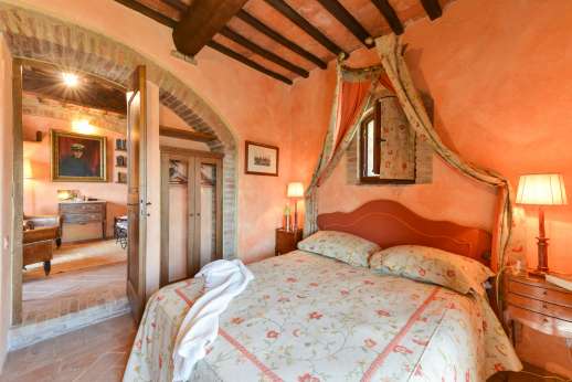 Belsguardo - Ground floor library room that leads to an air-conditioned double bedroom