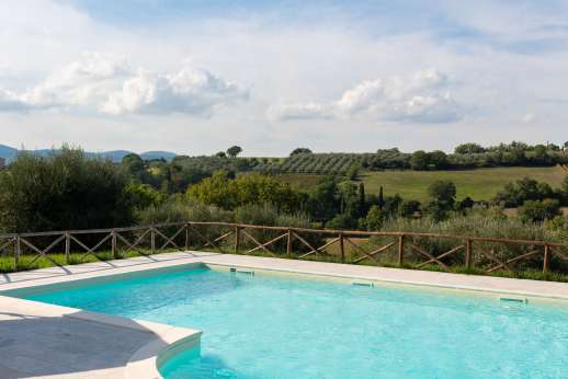 Santa Gelsa - To the rear of the villa a short paved path leads to the swimming pool, 6 x 14 meters with a constant depth of 1.45 meters.