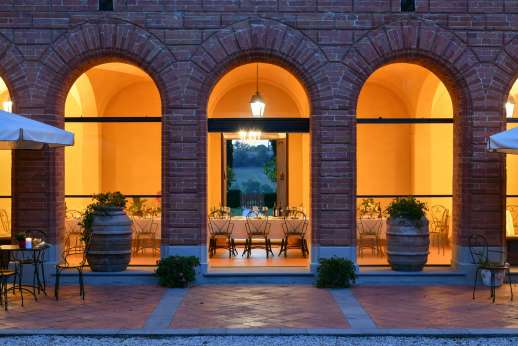 Santa Gelsa - The spacious villa has been lovingly refurbished with vaulted ceilings and large light filled rooms