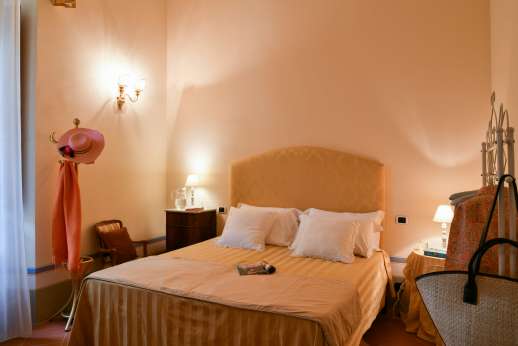 Santa Gelsa - Bedroom Chiusi with ensuite bathroom with walk-in shower