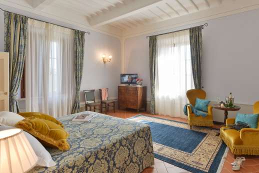 Santa Gelsa - The elegant bedroom Siena