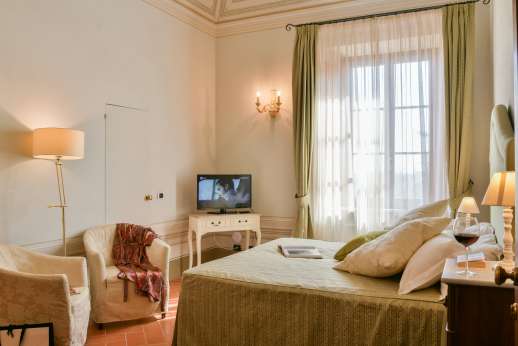 Santa Gelsa - On the second floor bedroom Montepulciano with ensuite bathroom with shower