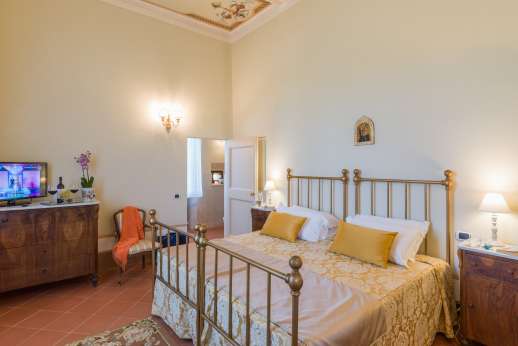 Santa Gelsa - Bedroom Pienza with ensuite bathroom with shower