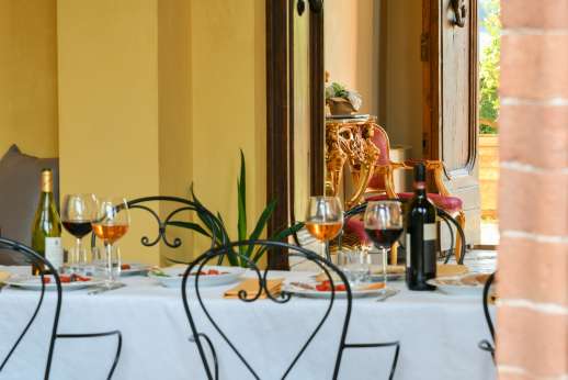 Santa Gelsa - Dine like Royalty