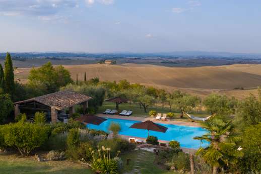 Palazzo Cheto - Rolling views with Siena in the distance