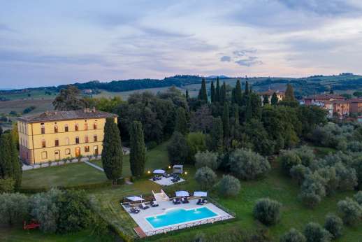 Santa Gelsa - Positioned on a private estate, in a charming and quiet village near Montepulciano