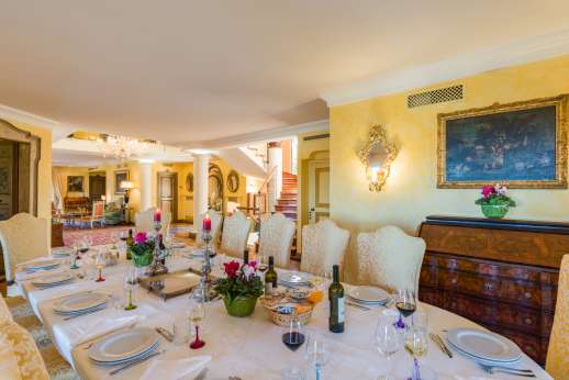 Villa Soele - The dining area on the open ground floor