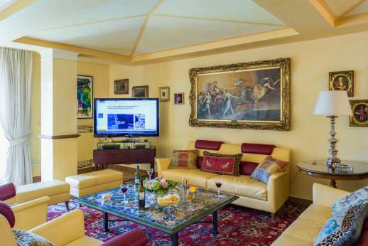 Villa Soele - Lower ground floor main living room with fireplace