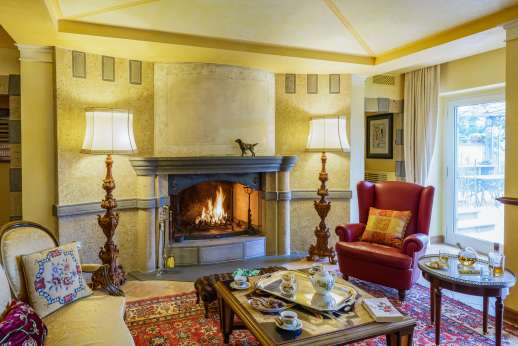 Villa Soele - The main living room fireplace