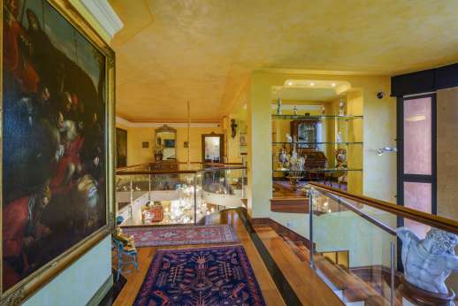 Villa Soele - The first floor is a collection of grand bedrooms, air-conditioned and en-suite, furnished with antique and contemporary paintings