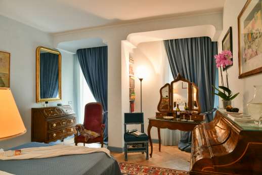 Villa Soele - Bedroom delightful furnished with the same antique style as the rest of the villa