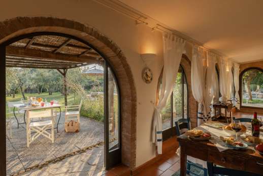 Palazzo Nelle -The loft Independent annex at the pool level