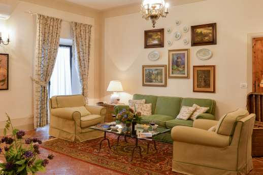 Palazzo Nelle - To the right of the main hall passing through a small hallway, access to a large suite composed of a living room