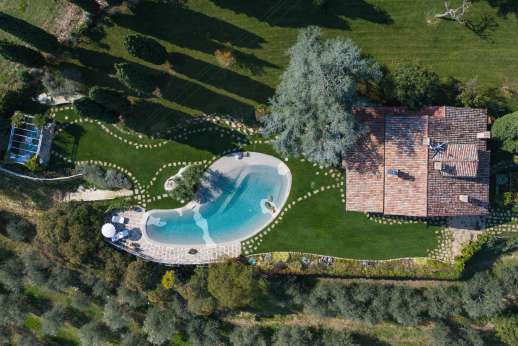 Ca' Dogaressa - Ca’ Dogaressa shares an intimate communication with the extensive lawns, olive groves and vineyards that surround the villa.