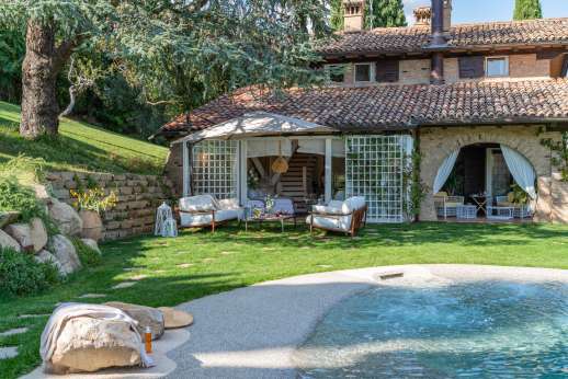 Ca' Dogaressa - he ground floor merges seamlessly with the garden, allowing you to freely float between indoors and outdoors