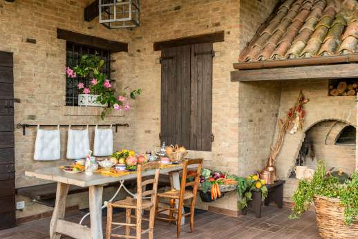 Ca' Dogaressa - Shaded dining area right outside the kitchen