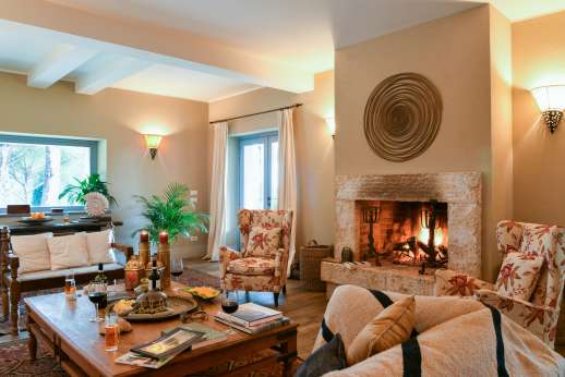 Loliondo -  A very spacious living room and an open fireplace