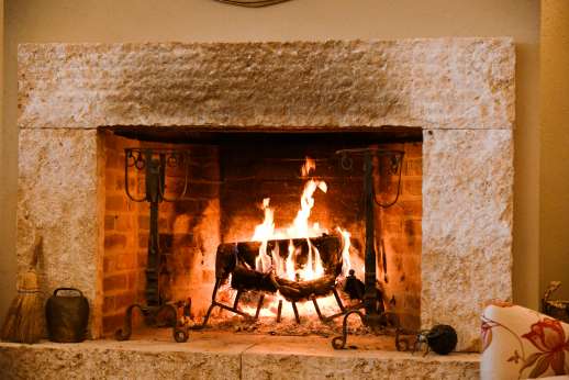 Loliondo - A cosy open fireplace in the living room