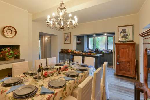 Loliondo - Dining area in the kitchen