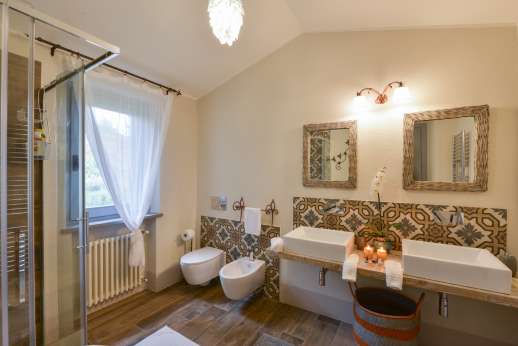 Loliondo - En-suite bathroom with shower