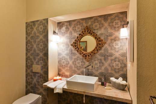 Loliondo - Ground floor guest toilet