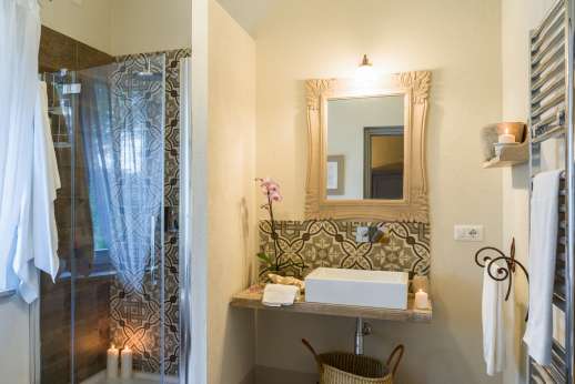 Loliondo - En-suite bathroom with shower