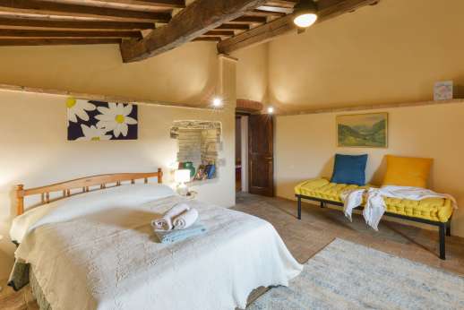 Poggio Tranquillo - First floor double bedroom share a bathroom with the twin room