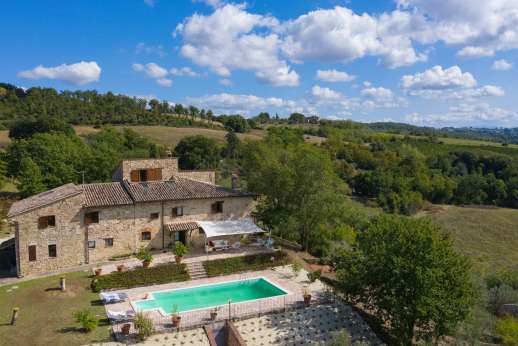 Poggio Tranquillo - Poggio Tranquillo is a charming stone farmhouse set in the hills near the beautiful cities of Orvieto and Todi