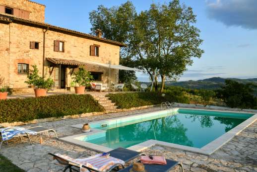 Poggio Tranquillo - The swimming pool that measures 10 x 5 meters has a variable depth from 1 to 2.2 meters