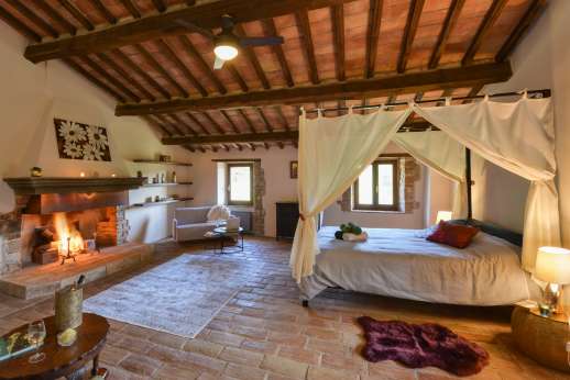 Poggio Tranquillo - Large master bedroom