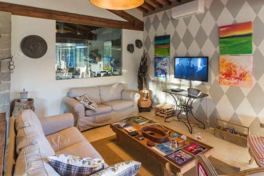 La Villa Di Petroio - Very large open plan living and dining room for up to fourty people with central fireplace.